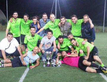 Prj Acconciature vince il campionato di calcio a 8. Battuto in finale 1-0 il Jabar. Prj Acconciature vince il campionato di calcio a 8. Battuto in finale 1-0 il Jabar.